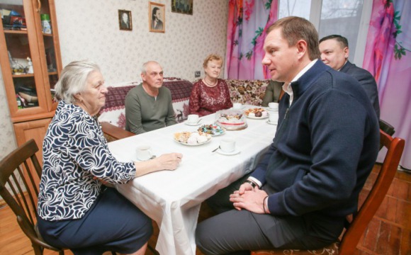 Дмитрий Волков поздравил жительницу Красногорска с 85-летием