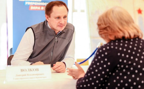 Дмитрий Волков принял обращения от красногорцев на приеме граждан