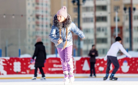 Красногорцы отметили Международный женский день на льду