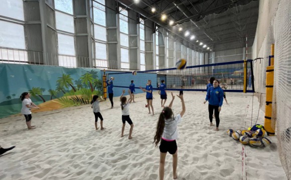 В красногорском центре развития детского спорта «Зенит» прошел мастер-класс по пляжному волейболу