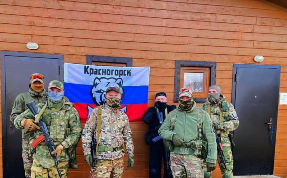 Участники СВО проводят занятия по начальной военной подготовке на территории красногорского храма
