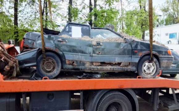 Восемь брошенных разукомплектованных автомобилей эвакуировали в Красногорске