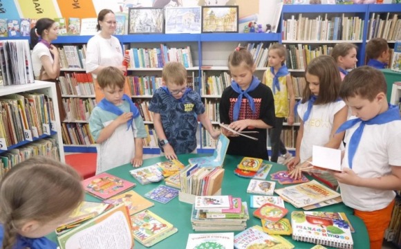 Красногорские ребята из летнего лагеря «Звёздный» посетили Центральную детскую библиотеку