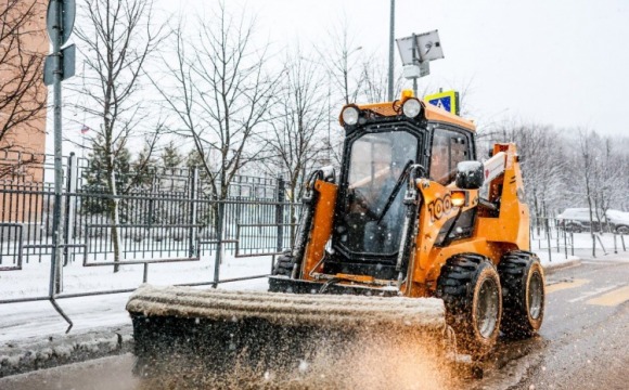 Коммунальные и дорожные службы городского округа Красногорск работают в режиме повышенной готовности, ликвидируя последствия снегопада 