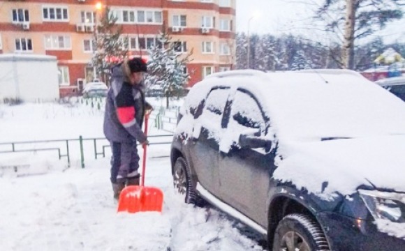 Коммунальные и дорожные службы городского округа Красногорск продолжают уборку снега 