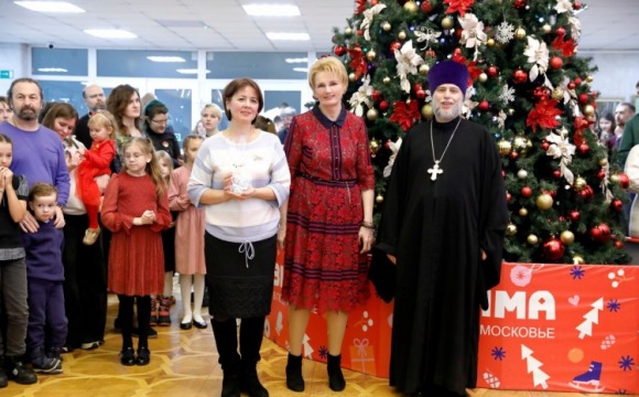 «Огни Рождественской ёлки»: праздник света и добра в Красногорске