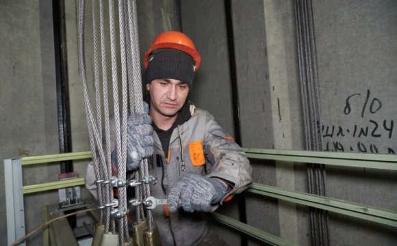 В красногорских многоквартирных домах заменят 12 лифтов до конца года