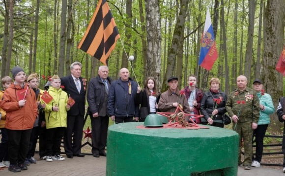 В преддверии Дня Победы в Красногорске прошло возложение цветов к памятным доскам и мемориалам, посвященным Великой Отечественной войне