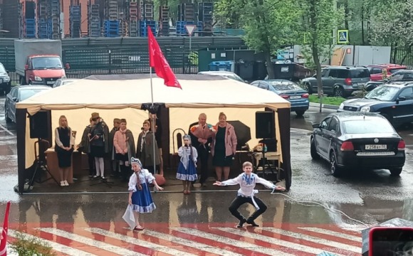 Мероприятие, приуроченное ко Дню Победы, прошло у дома № 18А на улице Народного Ополчения в Красногорске