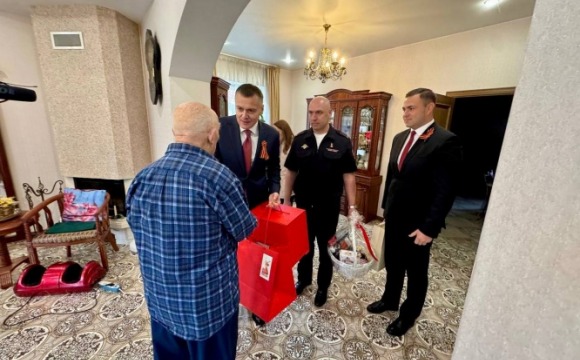 Представители «Единой России» приняли участие в патриотической акции «Подарок ветерану», приуроченной к 80-летию Великой Победы