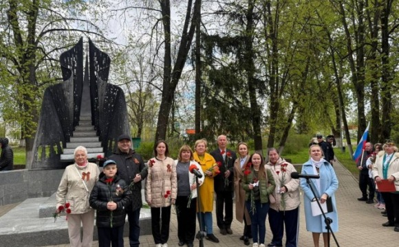 В Красногорске прошел митинг возле памятника Герою Советского Союза младшему сержанту А. В. Асманову