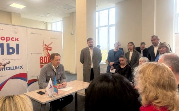 В новом здании школы "Митино О2" проходит прием граждан в формате выездной администрации