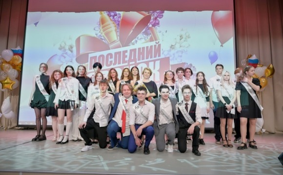 В Образовательном центре «Лидер» прошла торжественная линейка, посвящённая последнему звонку