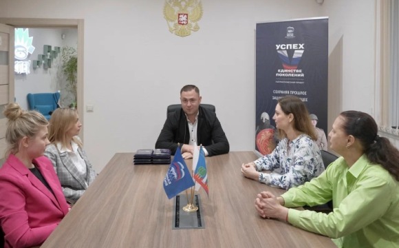 В Красногорске вручили партийные билеты  