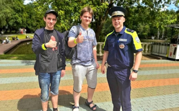 В День российской молодежи, сотрудники Госавтоинспекции Красногорска провели акцию по безопасности дорожного движения