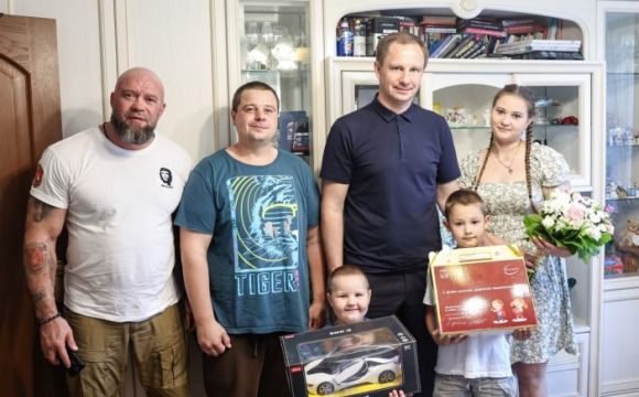 Дмитрий Волков навестил семью участника СВО