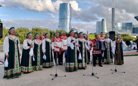 На Живописной набережной в Павшинской пойме проходит мероприятие «Летний вечер у реки»