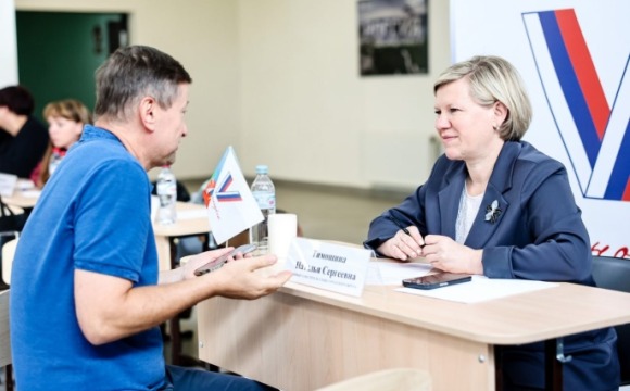  Представители администрации городского округа провели прием жителей в Образовательном центре «Вершина»