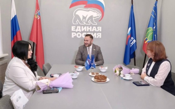 В Красногорском отделении партии «Единая Россия» прошла торжественная церемония вручения партийных билетов новым членам