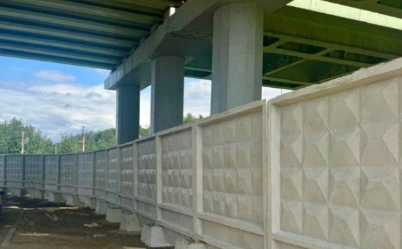  В Подмосковье с начала года на железной дороге оборудовали более 1,5 тыс. метров ограждений, из них порядка 725 метров — железобетонные