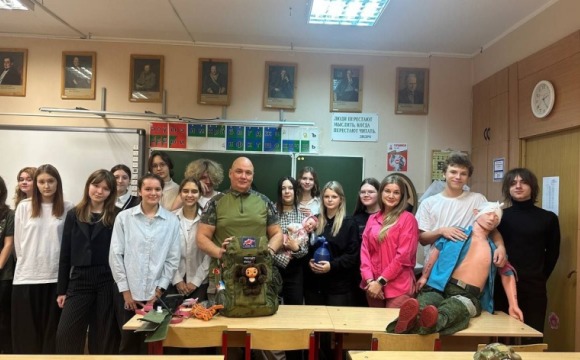 Фельдшер научил школьников оказывать первую помощь