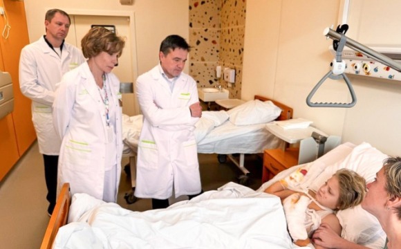 Дмитрий Волков навестил Глеба, который получил травмы в результате взрыва