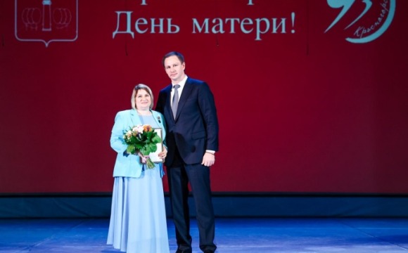 Дмитрий Волков поздравил мам Красногорска с праздником 