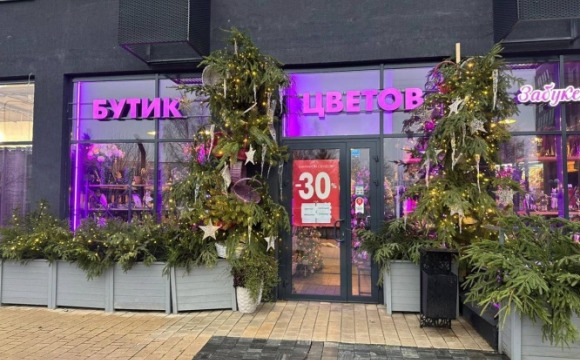 В Красногорске украшают объекты и сферы услуг торговли к Новому году