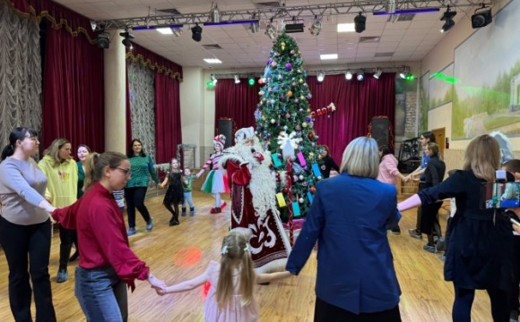 В ДК «Луч» провели благотворительную акцию «Ёлка желаний»