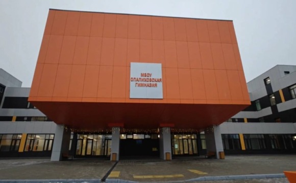 В новой школе в ЖК «Лесобережный» прошла Всероссийская благотворительная акция «Ёлка желаний» для всех учащихся