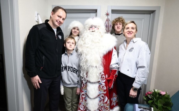 Дмитрий Волков в преддверии Нового года навестил юного героя – 10-летнего Глеба