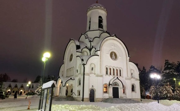 В честь праздника Рождества Христова в храмах проходят богослужения