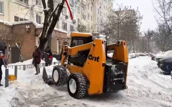 В Красногорске ведутся активные работы по уборке снега
