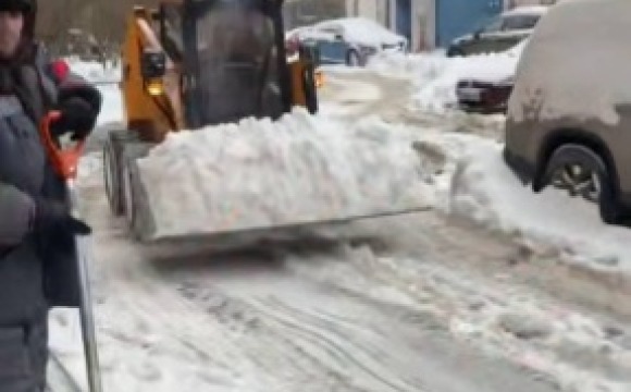 Мастер участка МБУ «Красногорская городская служба» Кирилл Куликовский рассказал о ходе работ по уборке снега в микрорайоне Чернево-2