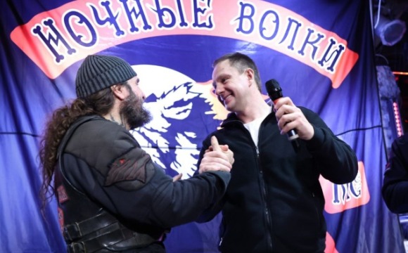 Дмитрий Волков поздравил с Днем рождения президента мотоклуба «Ночные волки» Александра «Хирурга» Залдастанова