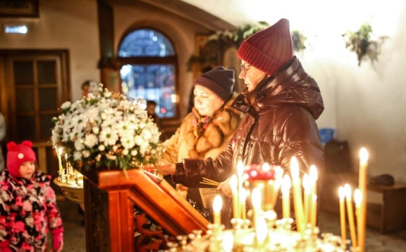 Почти 9 тысяч верующих посетили храмы на Крещение в Красногорске