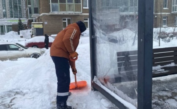 В Красногорске продолжаются работы по уборке территорий после мощного снегопада