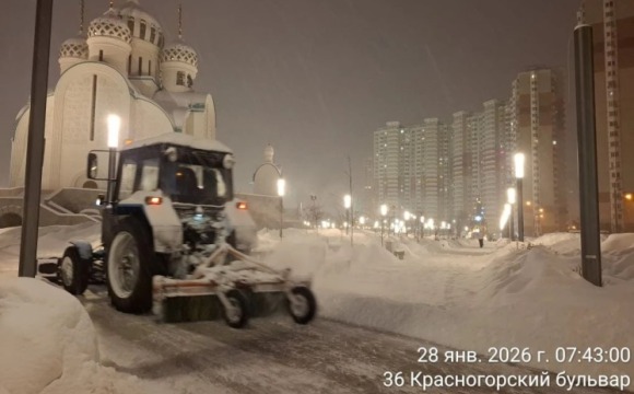 В Московской области и Красногорске в частности продолжается борьба со стихией: таких сильных снегопадов, какие накрыли регион в последние двое суток, не было уже 30 лет