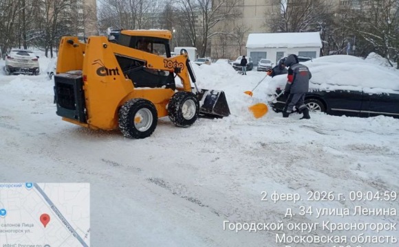 Городские службы продолжают активную уборку снега