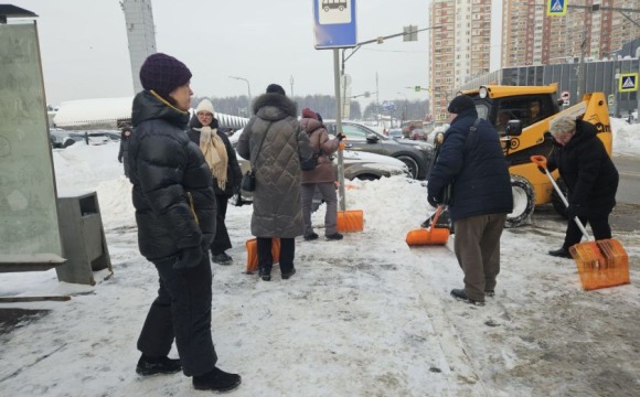 В Павшинской пойме проходит субботник на Красногорском бульваре