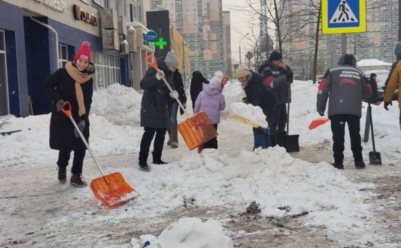 Сотрудники администрации и неравнодушные жители Путилково вышли на субботник на  Спасо-Тушинском бульваре