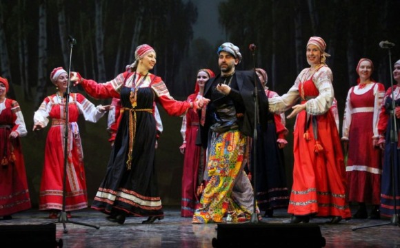 В доме культуры «Луч» села Петров-Дальнее прошёл фольклорный фестиваль, приуроченный к Году единства народов России