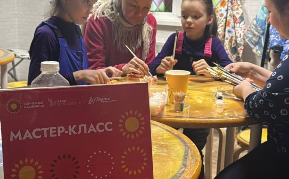 Мастер-класс по росписи мыла прошел в Доме Масленицы в Красногорске