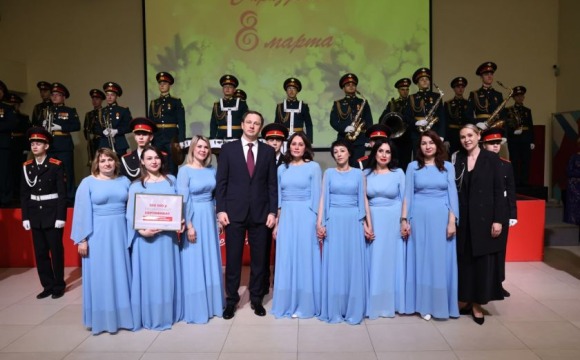 Дмитрий Волков и Сергей Колунов поздравили с 8 Марта матерей и жён участников СВО