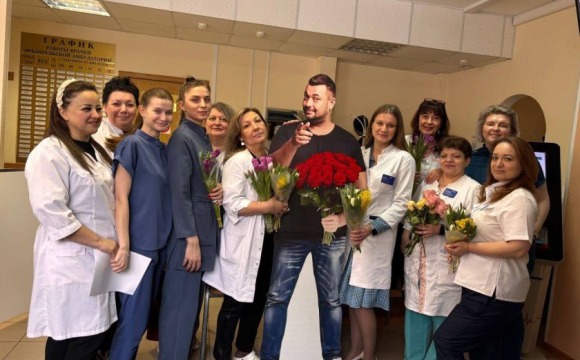 В амбулатории Красногорска женщин с 8 Марта поздравили с помощью Сергея Жукова