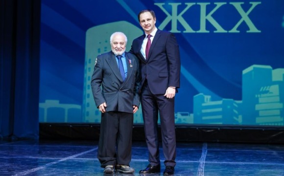 Дмитрий Волков поздравил работников ЖКХ и бытового обслуживания с профессиональным праздником