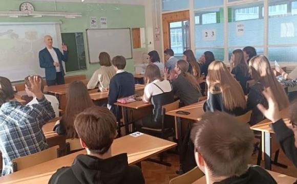 В гимназии № 7 Красногорска прошли «Разговоры о важном» с партнёром‑работодателем