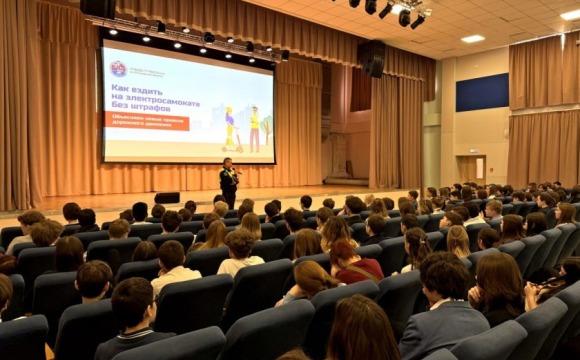 Автоинспекторы провели с красногорскими старшеклассниками серию бесед о безопасности на самокатах и питбайках