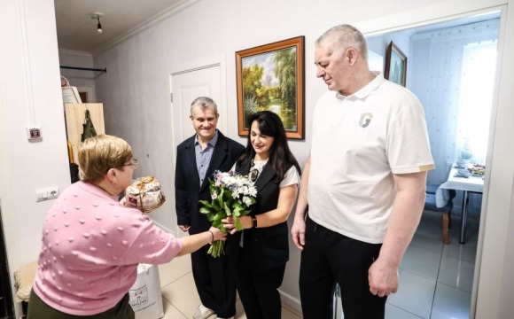 В Красногорске поздравили с 80-летием Владимира Побережного