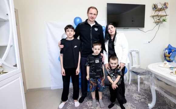 Дмитрий Волков навестил семью участника СВО из Красногорска